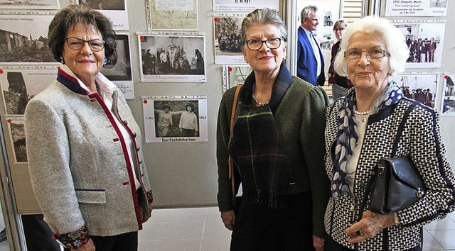 Bei der Ausstellung zur Dorfgeschichte...euten sich ber die Erinnerungsstcke.  | Foto: Elena Borchers