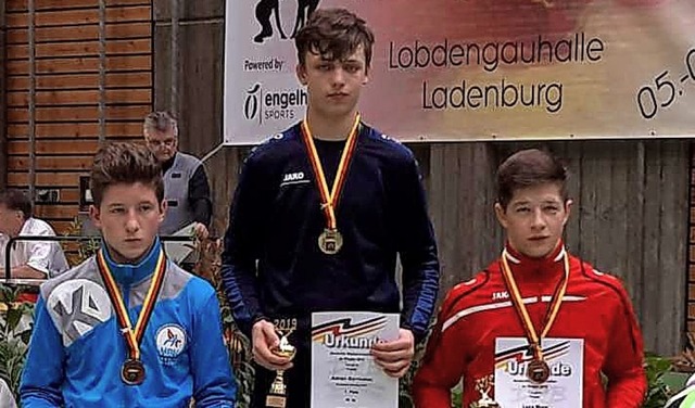 <BZ-FotoAnlauf>Ringen:</BZ-FotoAnlauf> Luca Munz (rechts) holte DM-Bronze.   | Foto:  Verein