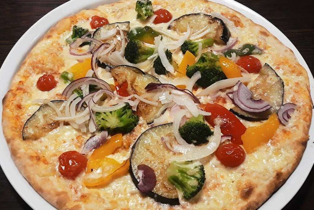 Die vegetarische Pizza mit Paprika, Zw...en ist nach Leonardo Da Vinci benannt.  | Foto: Andreas Meinzer