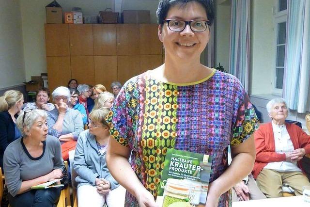 Kruterpdagogin Petra Rehm-Hug hat ein Buch ber Kruterprodukte geschrieben