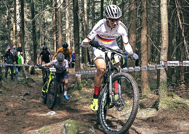 Wenn andere  laufen, bleibt er noch im... starke U-23-Mountainbiker Max Brandl   | Foto: Niklas Hartmann/Kstenbrck