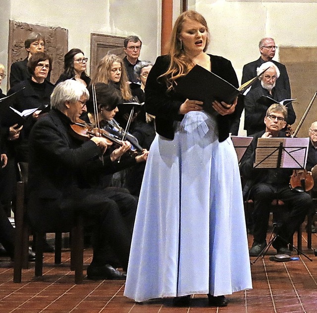 Bezirks-Chor cantate dekanate mit klei...ter und der Sopranistin Susanne Mller  | Foto: Georg Vo