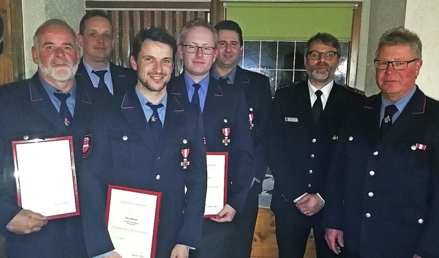 Geschtzte und geehrte Feuerwehrleute ...rkart, Dietmar Fink und Jrgen Keller   | Foto: Johannes Ruch