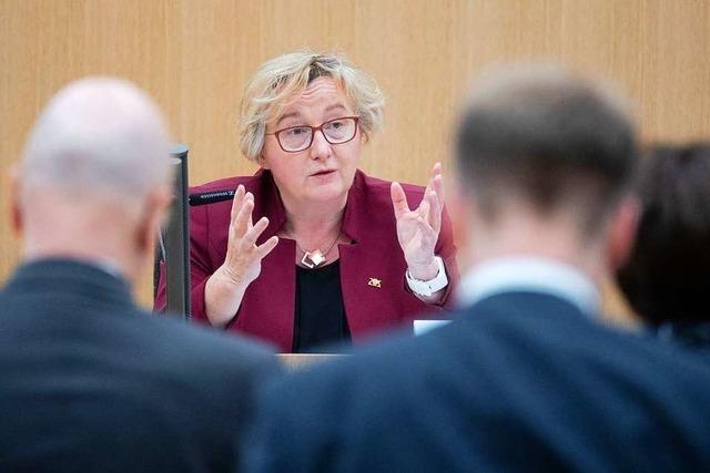 Zulagen-Affre: Ministerin Bauer hat ein reines Gewissen