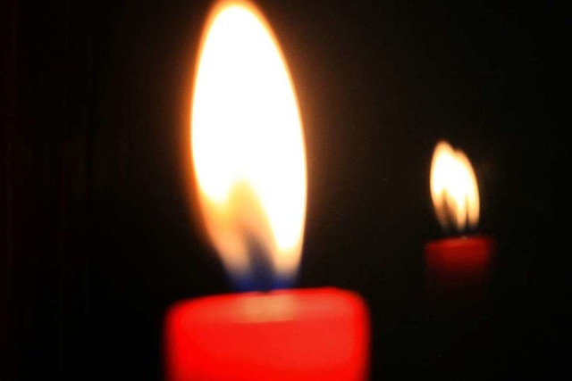 Brennende Kerzen sollten in dem Gewch...anzen vor Frost schtzen (Symbolbild).  | Foto: dpa
