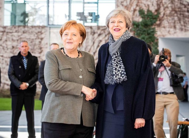 Angela Merkel und Theresay May haben sich in Berlin zum Gesprch getroffen.  | Foto: dpa