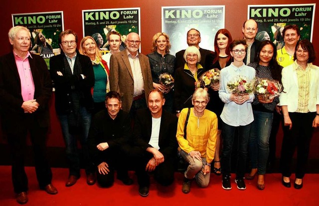 Wie es sich gehrt: Das Filmclub-Team ...uf dem roten Teppich bei der Premiere.  | Foto: Babette Staiger