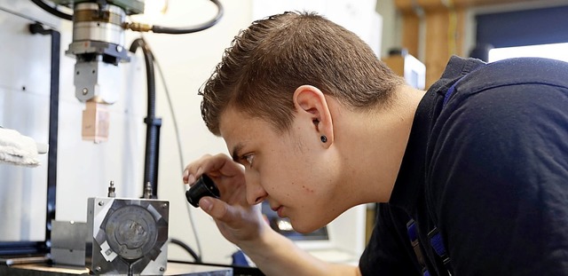 Ren Hasenfratz, Auszubildender bei Dy... Form fr die aktuelle Medaille 2019.   | Foto: Roger Mller