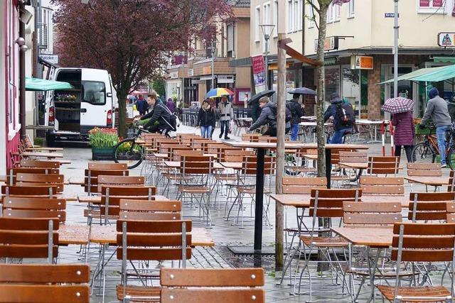 Wenn es eng wird in der Rheinfelder Fugngerzone