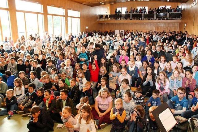 Wilhelm-August-Lay-Schule in Btzingen feiert das Gemeinschaftsgefhl