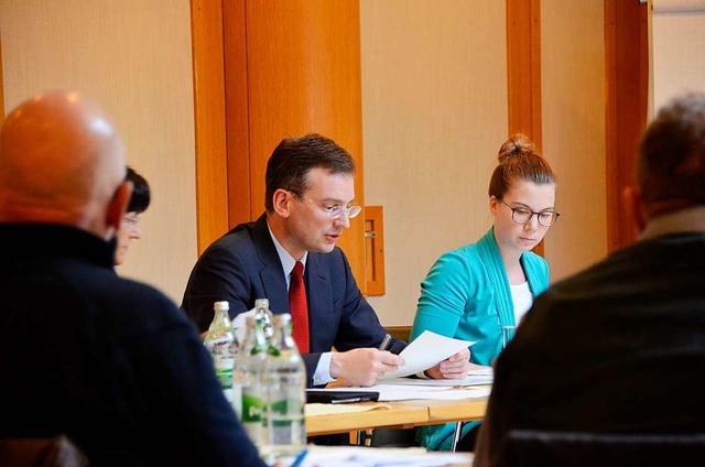 Nikolas Stoermer, Erster Landesbeamter...migkeiten im Wahlkreis III bekannt.   | Foto: Hubert Rderer