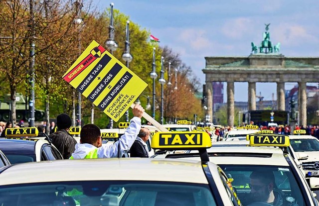 Proteste von Taxifahrern gegen Plne v... Markt fr Anbieter wie Uber zu ffnen  | Foto: AFP