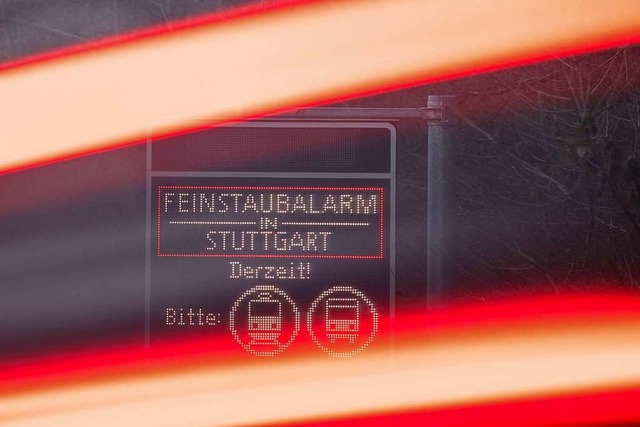 Feinstaub und Stickoxide bleiben  im Stuttgarter Kessel hngen.  | Foto: dpa