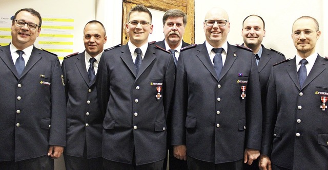 Von links: Kommandant Thomas Mder, J...r (Bronze) und Aaron Waldmann (Bronze)  | Foto: Jennifer Ruh