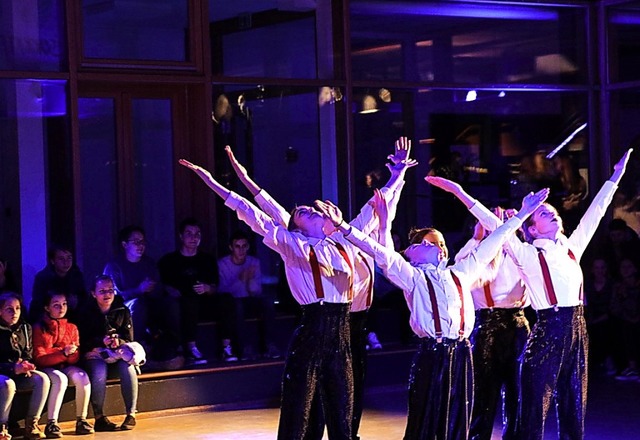 Die &#8222;No Limits&#8220; tanzten in der Aula.   | Foto: Fotos: Schule