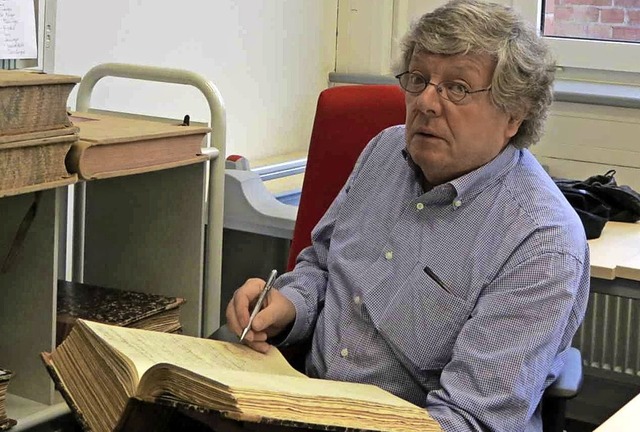 Fr seine Recherchen hat Ulrich Werner...tunden in  vielen Archiven verbracht.   | Foto: Privat