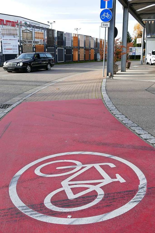 Die fr Radfahrer unklare Wegfhrung b...h auf der Agenda des Verkehrskonzepts.  | Foto: Hans-Peter Mller