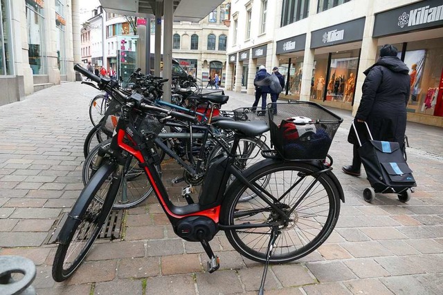 Die Abstellanlagen fr Radfahrer beurt...eilnehmer an der Umfrage eher positiv.  | Foto: Peter Gerigk