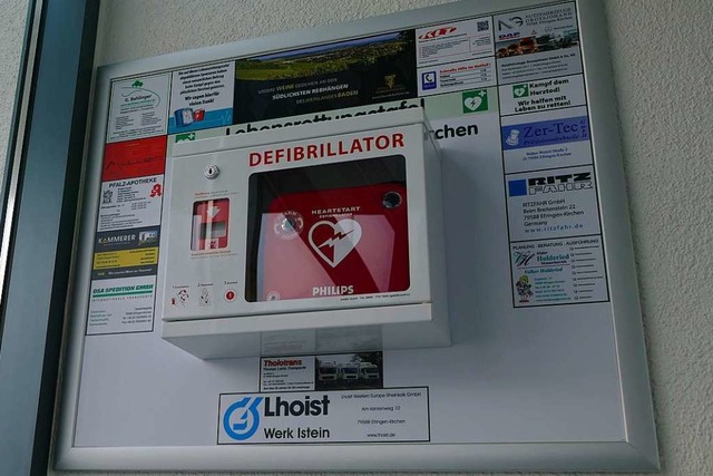 Derzeit wieder   in der Kritik: der Standort des Defibrillators im Rathaus.  | Foto: Victoria Langelott