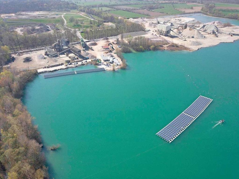 Die neue Fotovoltaik-Anlage auf dem Maiwald-Baggersee bei Renchen  | Foto: erdgas südwest