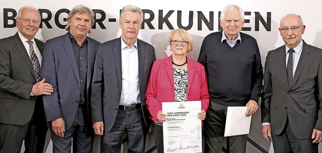 Dieter Rutz (2. von rechts) nahm aus d...8222;Schule und Verein&#8220; entgegen  | Foto: carsten-kobow.de/Sepp-Herberger-Stiftung