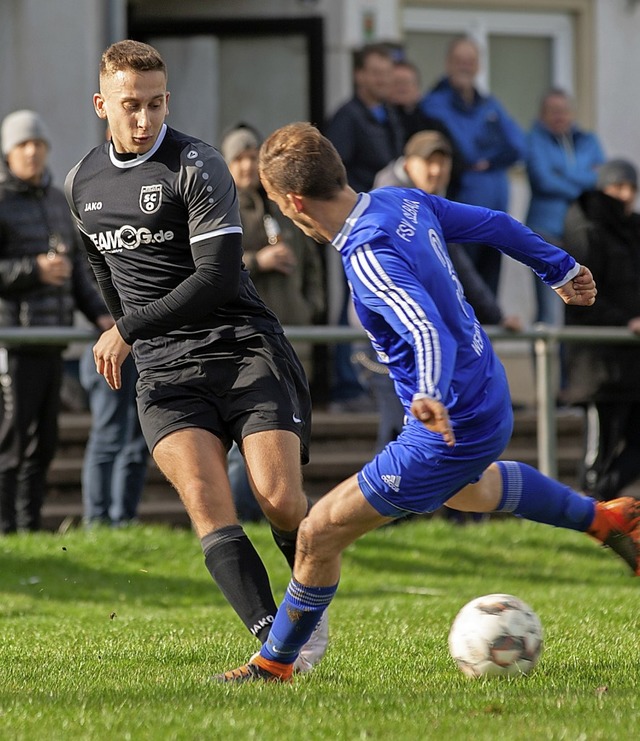 Raphael Waselikowski (SC Offenburg, li..., das der SCO im Mrz mit 1:2 verlor.   | Foto:  Alexandra Buss