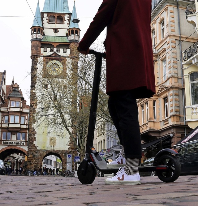 E-Scooter (hier in Freiburg) werden von der Verkehrswacht noch kritisch beugt.   | Foto: Felix Klingel