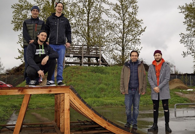 Beim Ausbau des Funparks haben junge E..., Franois Siegel und Michael Hofmann.  | Foto: Sara Ghring