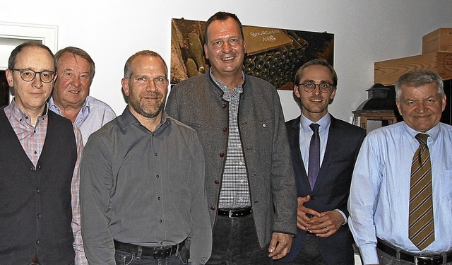 Martin Winter (Dritter von rechts) wur...Erhard Schneider (Zweiter von links).   | Foto: Trogus