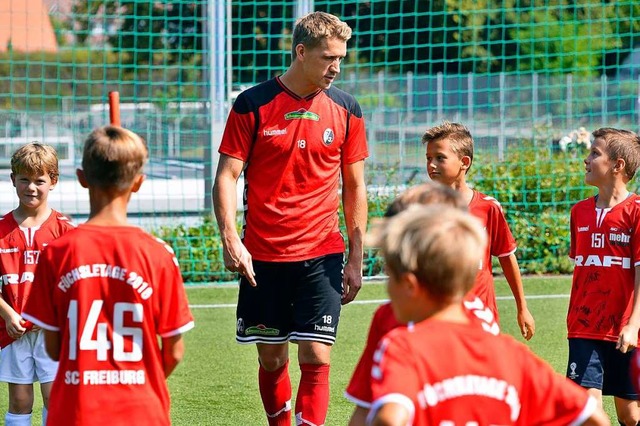 Nils Petersen trainiert beim Fchsletag mit dem SC-Nachwuchs. Archivbild.  | Foto: Michael Bamberger