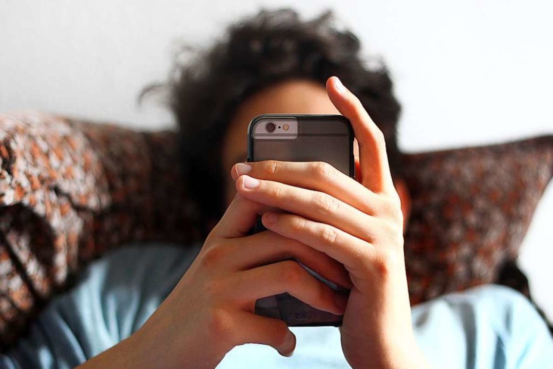 Bcher auf dem Smartphone lesen oder schreiben: Das geht mit der App Wattpad.  | Foto: dpa