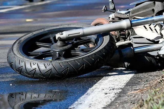 Motorradfahrer wird bei Unfall in Lrrach leicht verletzt