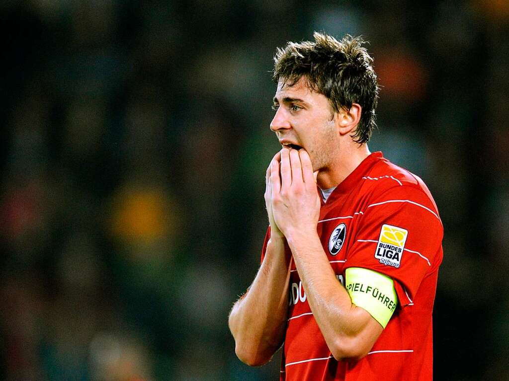 November 2009: Ein sattes 0:6 kassiert der SC Freiburg gegen Bremen, zu Hause im Schwarzwaldstadion. Die Mimik von Kapitn und Innenverteidiger Heiko Butscher spricht Bnde.