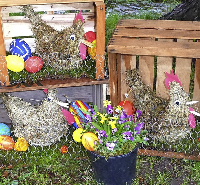 Die Hhnchen warten auf zahlreiche Bes...mit ihren &#8222;fegenden Hasen&#8220;  | Foto: gutjahr