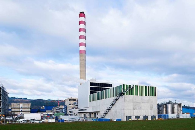 Das DSM-Werk in Sisseln mit dem neuen ... (Mitte) und dem 140 Meter hohen Kamin  | Foto: Claus Pfisterer