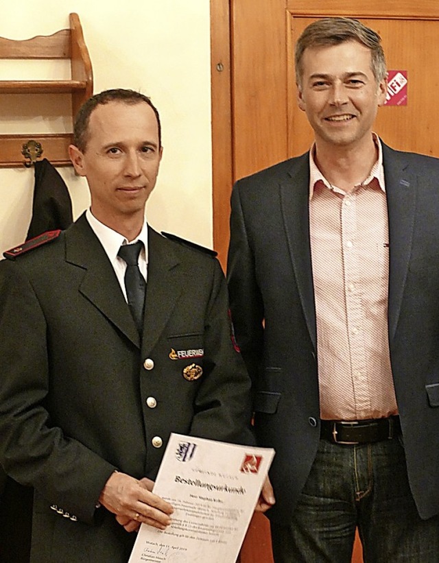 Stefan Keller (links) ist neuer Komman...rmeister Christian Mauch gratulierte.   | Foto: jul