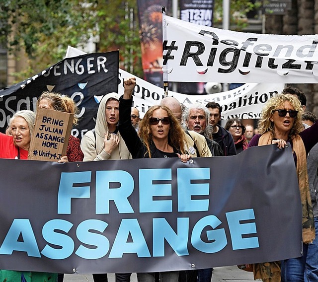 Im australischen Sidney gab es Protest...strationen gegen Assanges Verhaftung.   | Foto: dpa