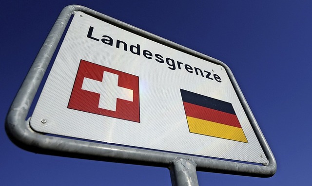 Wieder normal: Die Schweizer kommen ni... hufig ber die Grenze zum Einkaufen.  | Foto:  DPA