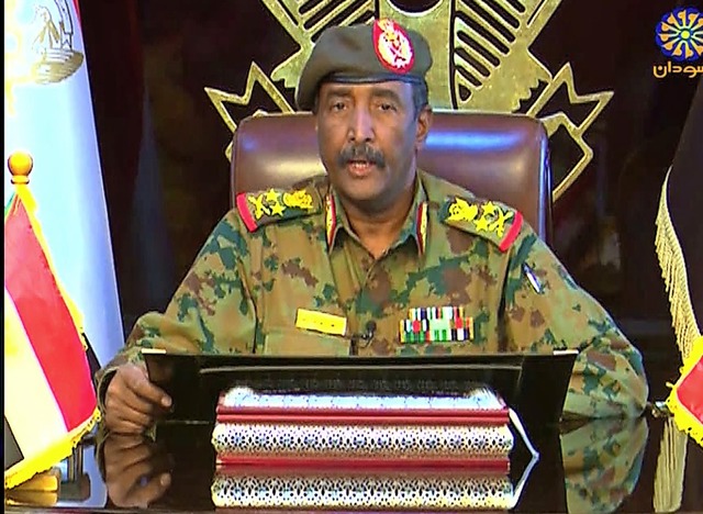 Neuer starker Mann im Sudan: der bishe...eneralinspekteur Abdel Fattah Burhani.  | Foto:  AFP