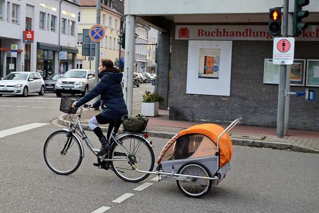Insbesondere Fahrradfahrer mit Kindera...erheitsabstand einhalten (Symbolfoto).  | Foto: Jasmin Radel
