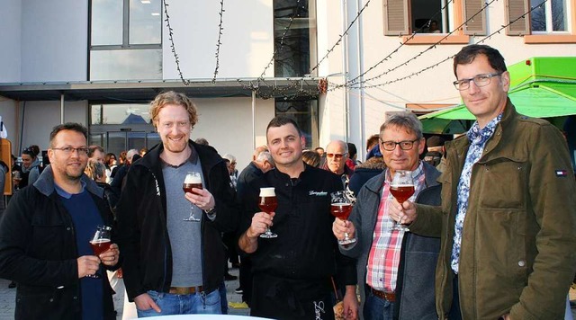 Die Vrstetter Bierbrauer sind zufried... Schmidt und Lars Brgner (von links)   | Foto: Anja Kunz
