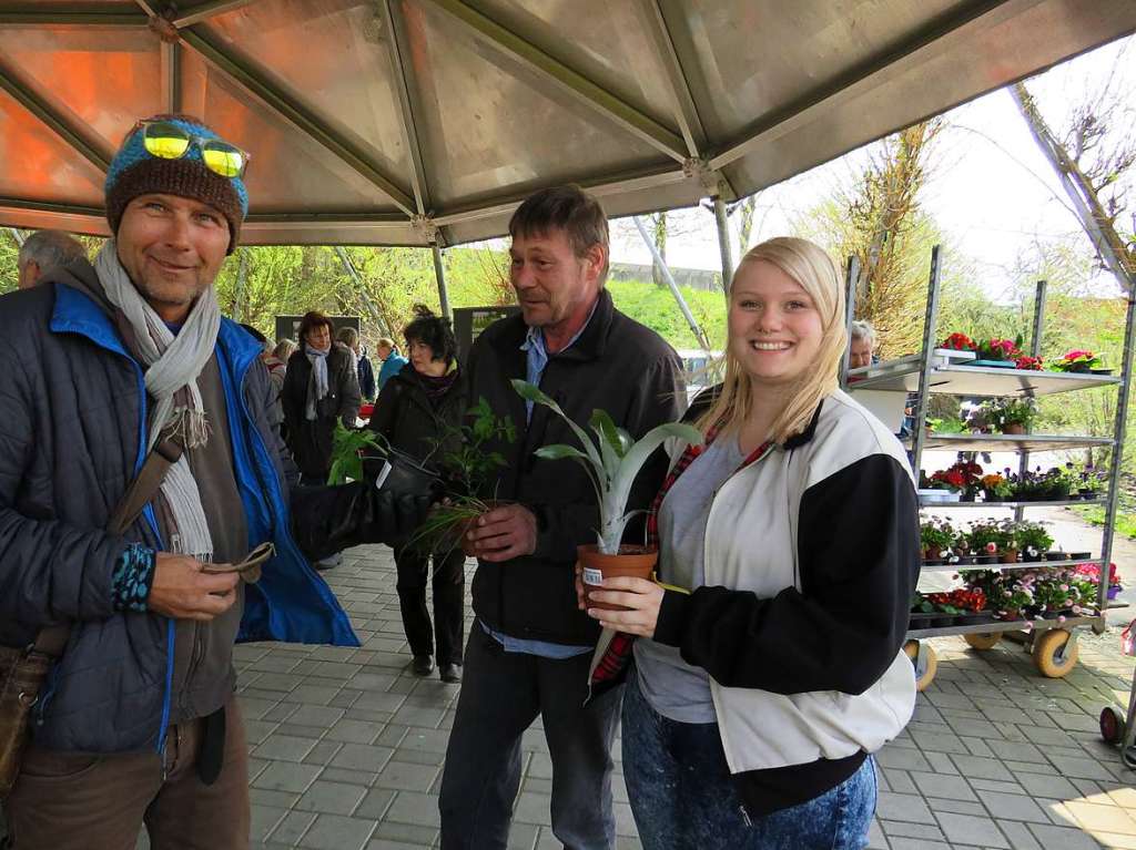 Beim 8. Pflanzenflohmarkt unter dem Vacono-Dome in Rheinfelden gab es fr die zahlreichen Besucher aus nah und fern jede Menge grne Schtze, darunter manche Raritten zu entdecken und zum Mitnehmen.