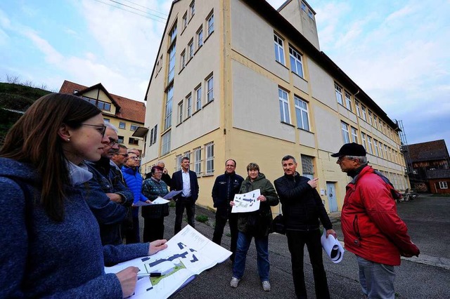 Zahlreiche Brger kamen zur Ortsbegehung der Freien Whler.  | Foto: Pressebro Schaller