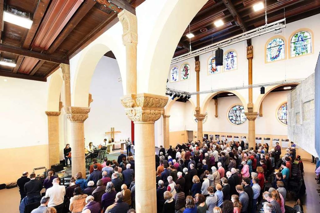 Der evangelische Pfarrer musste aufgru...Mnner aus der Pauluskirche verweisen.  | Foto: Rita Eggstein