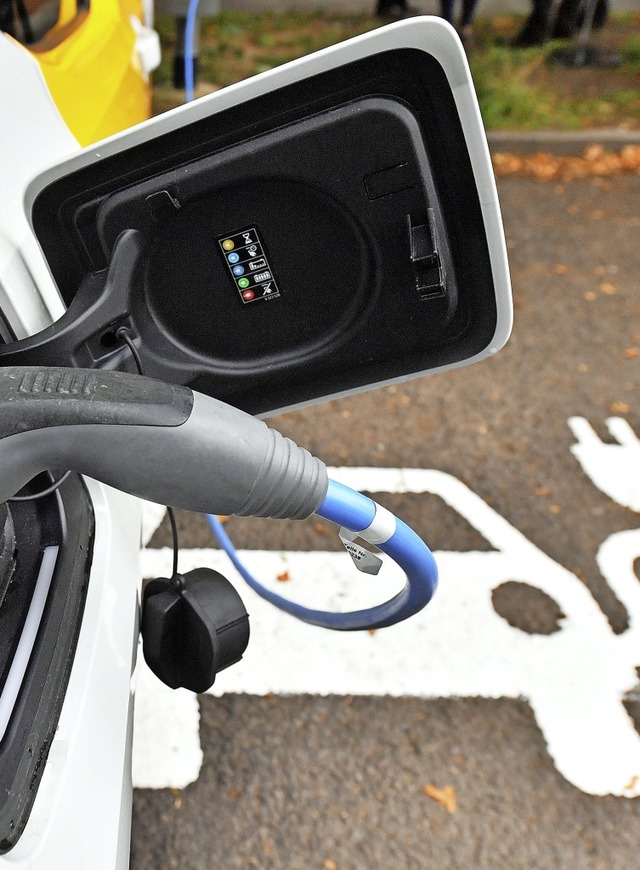 Stecker und Kabel anstatt Benzin oder Diesel  | Foto: dpa