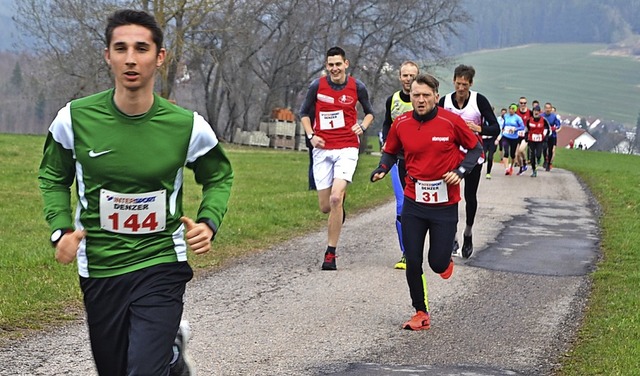 Erst bergauf und dann durch den Wald g...rzwald-Baar-Laufserie in Unterkirnach.  | Foto: junkel