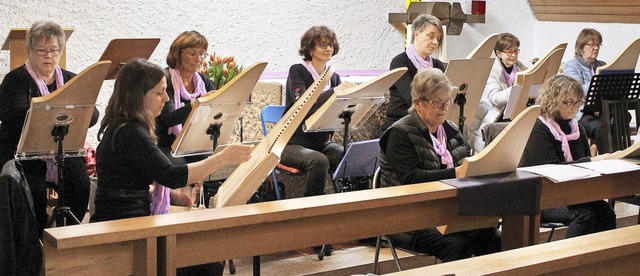 Die Veeh-Harfen-Gruppen des Chores Bin...on Lieselotte Blinn komponiert wurden.  | Foto: Michelle Gntert