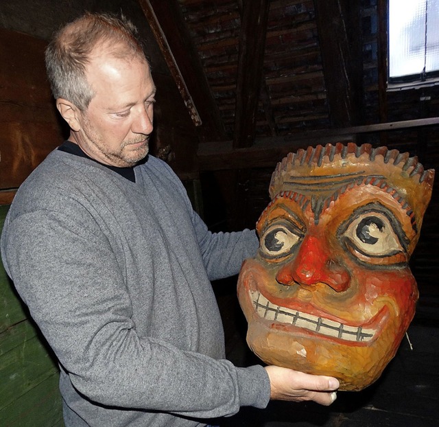 Rainer Bche mit einem seiner Speicherfunde aus dem Bren.  | Foto: Roland Weis