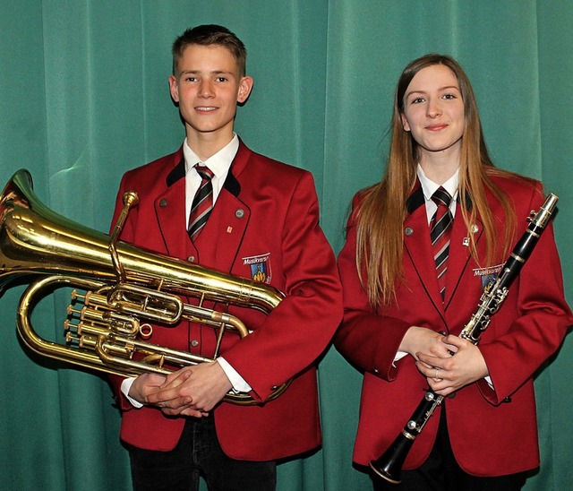 Nikolas Boldt und Alina Kaiser haben b...ter des Musikvereins Istein geschafft.  | Foto: Cremer