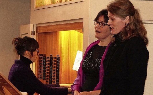 Zsfia  Cskny (Orgel), Katrin Hoos (...ihrem Konzert in der Kirche St. Georg   | Foto: Annette Preuss